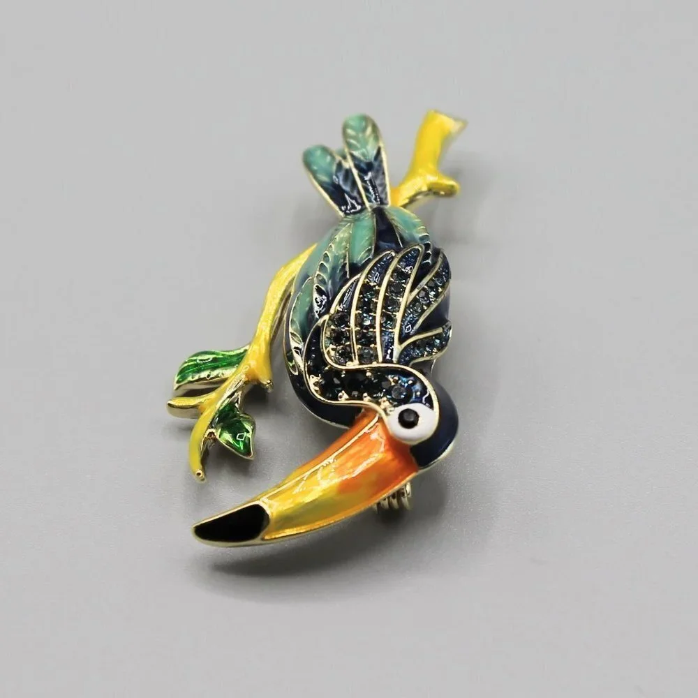 Jewelry pin brooch toucan tropical animal colorful gold tone fashion new